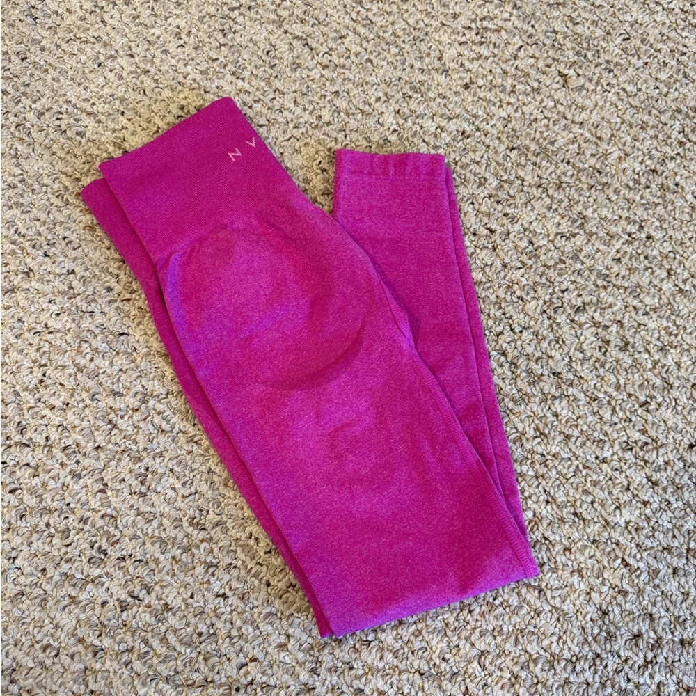 NVGTN Vibrant Pink Leggings